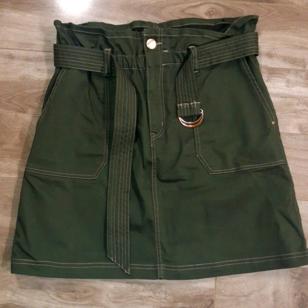 Forest green oencil skirt with belt and pockets
